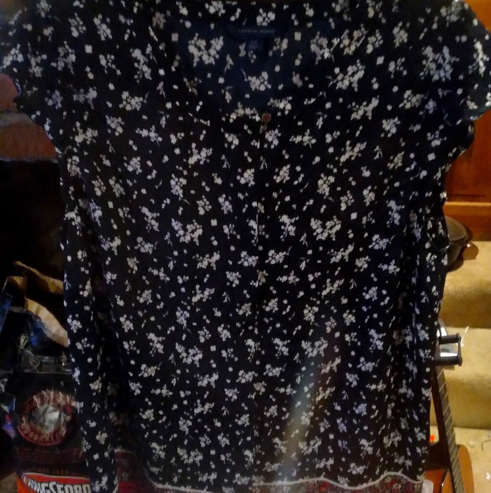 Tommy Hilfiger (black, white flowers)